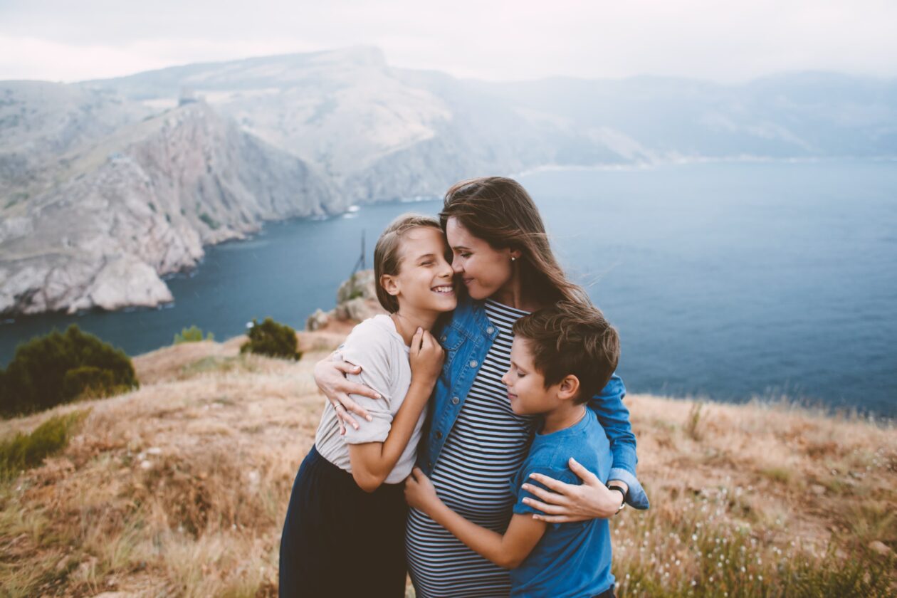 Adolescentes genérica-shutterstock_457189861 (1) Terras distantes que aproximam